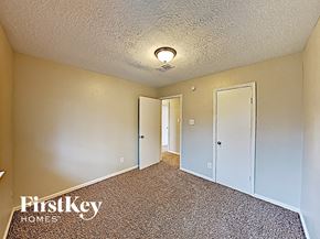 Houston house for rent - a bedroom with a carpeted floor and a door to a closet