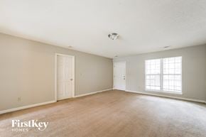 Austell house for rent - the living room is clean and ready to use