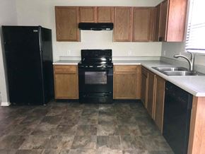 Greenwood house for rent - 1749 Blue Grass Pkwy Greenwood, IN 46143