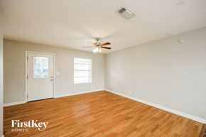San Antonio house for rent - A room with a ceiling fan and a window.