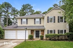Acworth house for rent - a yellow house with a white garage door