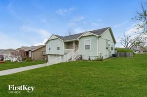 Liberty house for rent - 1869 Current Street Liberty, MO 64068