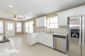 Liberty house for rent - 1869 Current Street Liberty, MO 64068