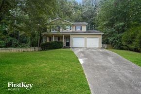 Loganville house for rent - A house with a driveway in front of it.