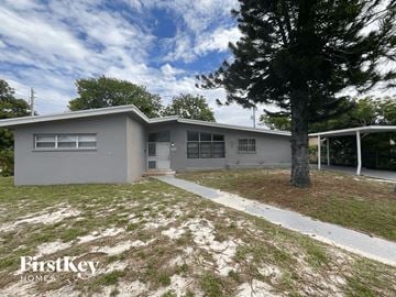 Miami Gardens house for rent - 1900 NW 187th St Miami Gardens, FL 33056