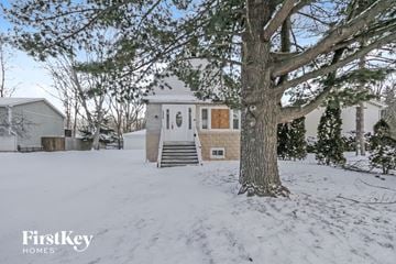 Zion house for rent - a white house with a large tree in the snow