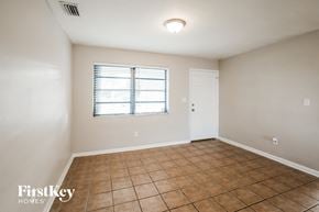 Cutler Bay house for rent - the living room is clean and ready to use