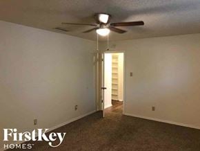 Arlington house for rent - a bedroom with a ceiling fan and a door to a closet