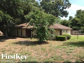 Arlington house for rent - a small house with a tree in the yard