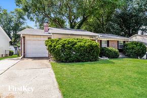 Florissant house for rent - A house with a garage and a well-kept lawn.