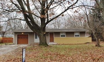 Indianapolis house for rent - 2052 Newhaven Dr Indianapolis, IN 46231