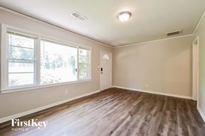 Decatur house for rent - the living room is clean and ready to use