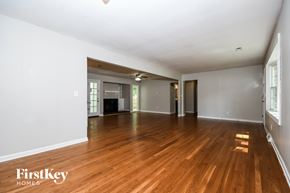 Charleston house for rent - A spacious room with wooden flooring and white walls.