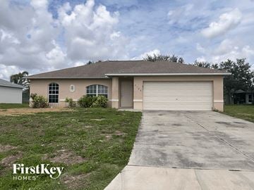 Cape Coral house for rent - 2108 NE 15th Pl Cape Coral, FL 33909