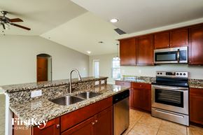 Cape Coral house for rent - 2111 NW 10 Ave Cape Coral, FL 33993