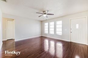 Cape Coral house for rent - 2126 SE 5 Ter Cape Coral, FL 33990