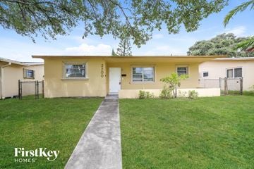 Hollywood house for rent - 2200 N 55 Ave Hollywood, FL 33021