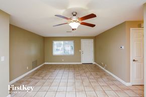 Largo house for rent - a empty living room with a ceiling fan