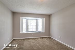 Spring house for rent - A room with a window and a carpet floor.