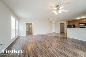 Hockley house for rent - an empty living room with wood flooring and a ceiling fan