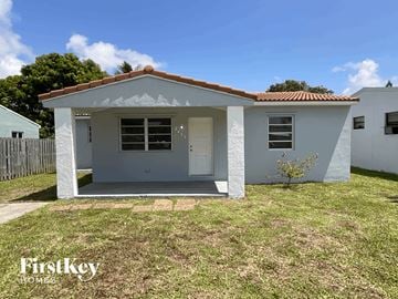 Hollywood house for rent - 2435 Liberty Street Hollywood, FL 33020