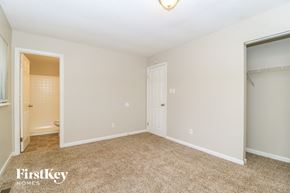 Florissant house for rent - A bedroom with a carpeted floor and a closet.