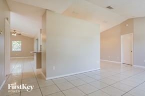 Port St. Lucie house for rent - an empty living room with a white wall