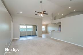 Lakeland house for rent - a spacious living room and kitchen with a ceiling fan