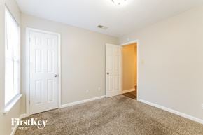 Memphis house for rent - a bedroom with two white doors and a carpeted floor