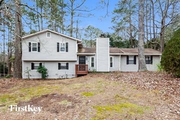 Duluth house for rent - a white house with a yard in the woods