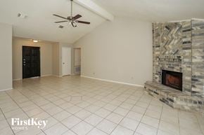 Spring house for rent - a living room with a fireplace and a tile floor