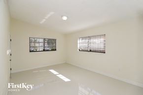 Hialeah house for rent - 2664 W 70th Pl Hialeah, FL 33016