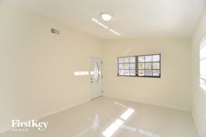 Hialeah house for rent - 2664 W 70th Pl Hialeah, FL 33016