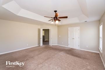 Atlanta house for rent - a living room with carpet and a ceiling fan