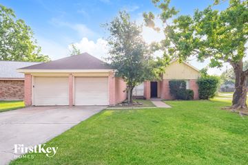 Katy house for rent - a small brick house with a yard and a garage