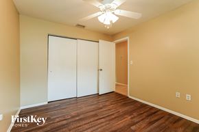 Cape Coral house for rent - a bedroom with a closet and a ceiling fan
