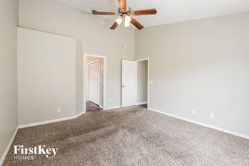 Ocoee house for rent - the spacious living room with carpet and ceiling fan