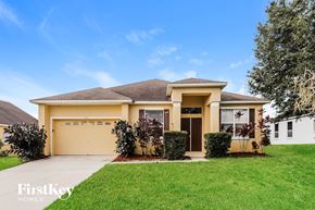 Lakeland house for rent - A house with a brown roof and a white garage door.