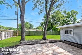 Florissant house for rent - 2860 Holiday Hill Florissant, MO 63033