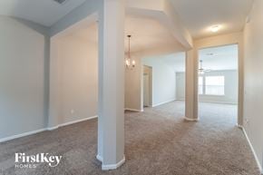 Middleburg house for rent - the living room and dining room of an empty house