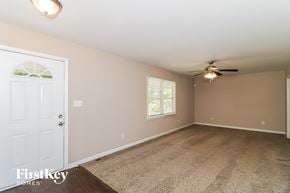 Marietta house for rent - 2932 Tiffany Dr SW Marietta, GA 30008