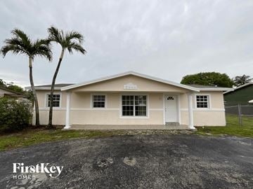 Miami Gardens house for rent - 2940 NW 191st St Miami Gardens, FL 33056