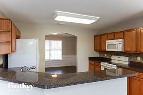 Green Cove Springs house for rent - an empty kitchen with a granite counter top