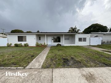 Miami Gardens house for rent - 3010 NW 187th St Miami Gardens, FL 33056