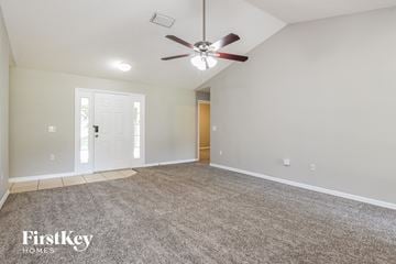 Saint Cloud house for rent - the spacious living room with ceiling fan and carpet
