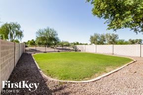 San Tan Valley house for rent - A backyard with a gravel path and a grassy area.