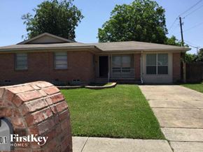 Garland house for rent - a brick house with a lawn and a driveway