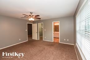 Missouri City house for rent - A spacious room with a ceiling fan and a carpeted floor.