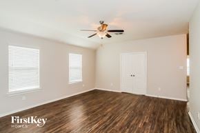 Houston house for rent - A room with wooden floors and a ceiling fan.