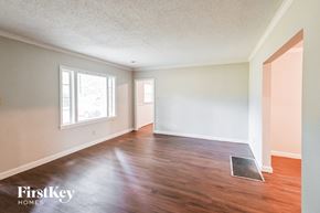 Memphis house for rent - an empty living room with wood floors and white walls